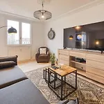 Magnificent Apartment, 4 Bedrooms, Fiber Wifi